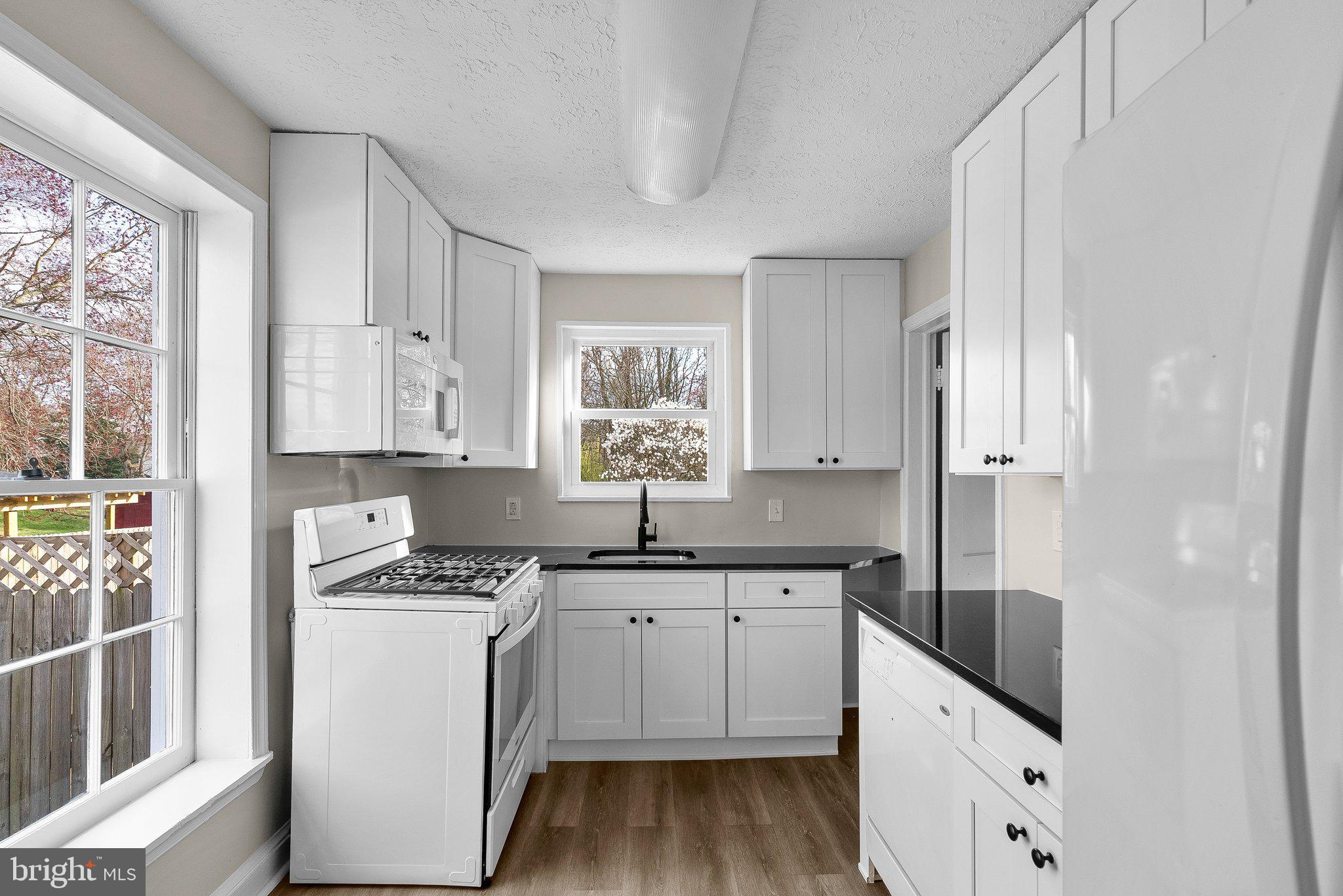 6711 Surratts Road Clinton, MD 20735 - Photo 4 of 30 Beautiful new kitchen