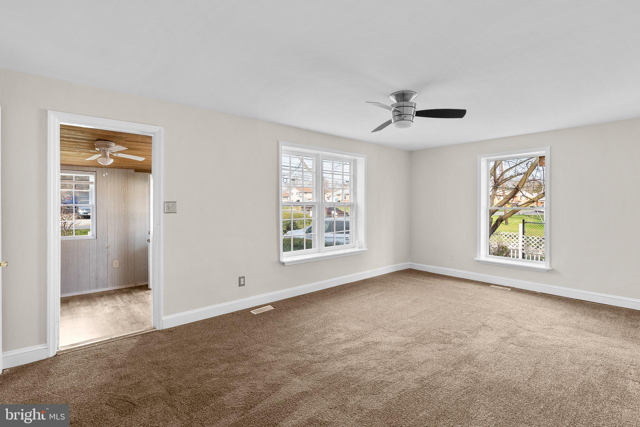 6711 Surratts Road Clinton, MD 20735 - Photo 8 of 30 Living/Dining Room