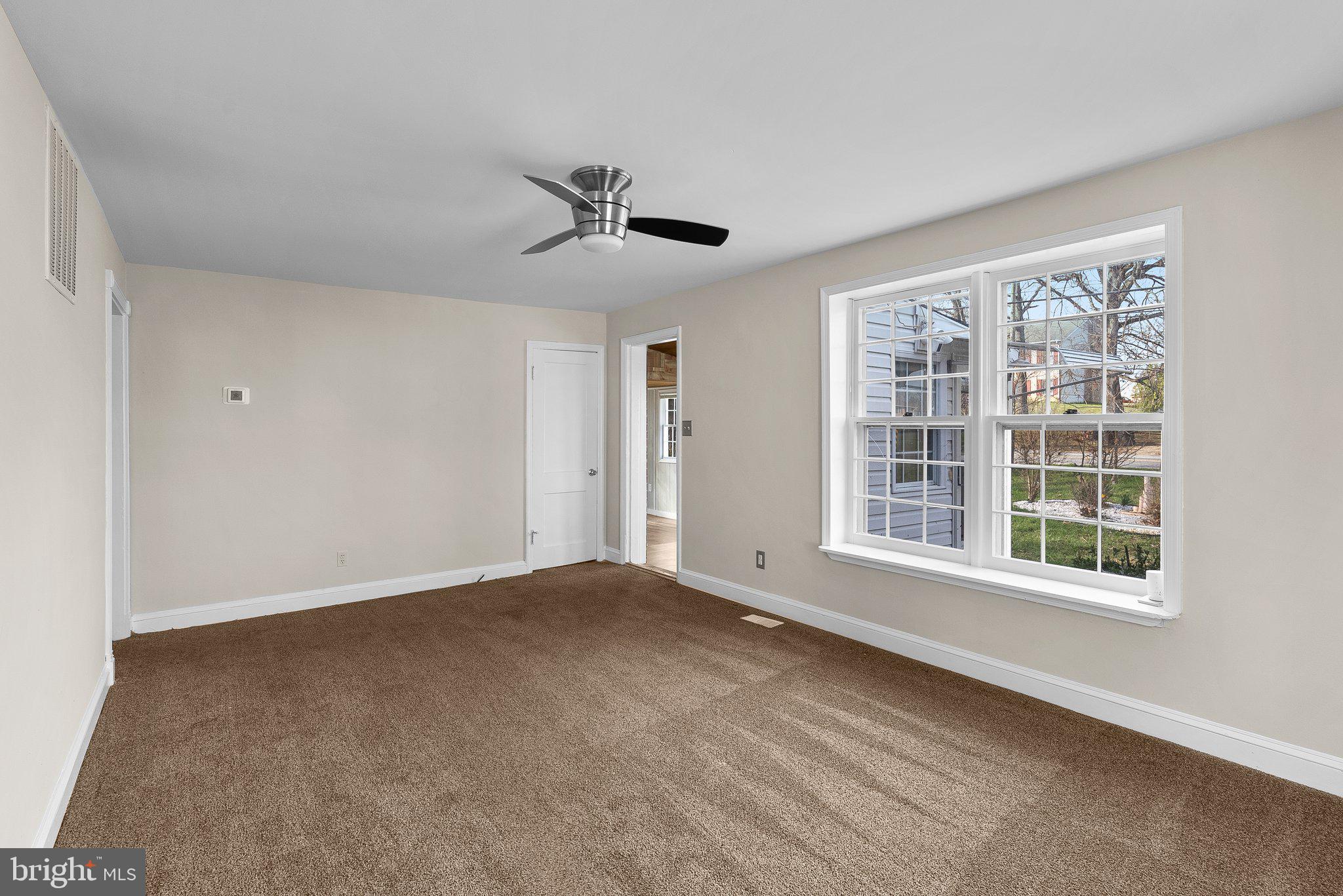 6711 Surratts Road Clinton, MD 20735 - Photo 10 of 30 Living/Dining Room