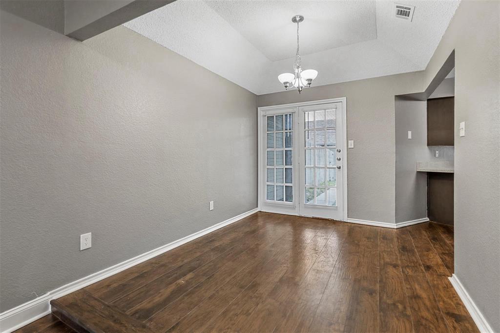 814 Custer Street Arlington, TX 76014 - Photo 7 of 17