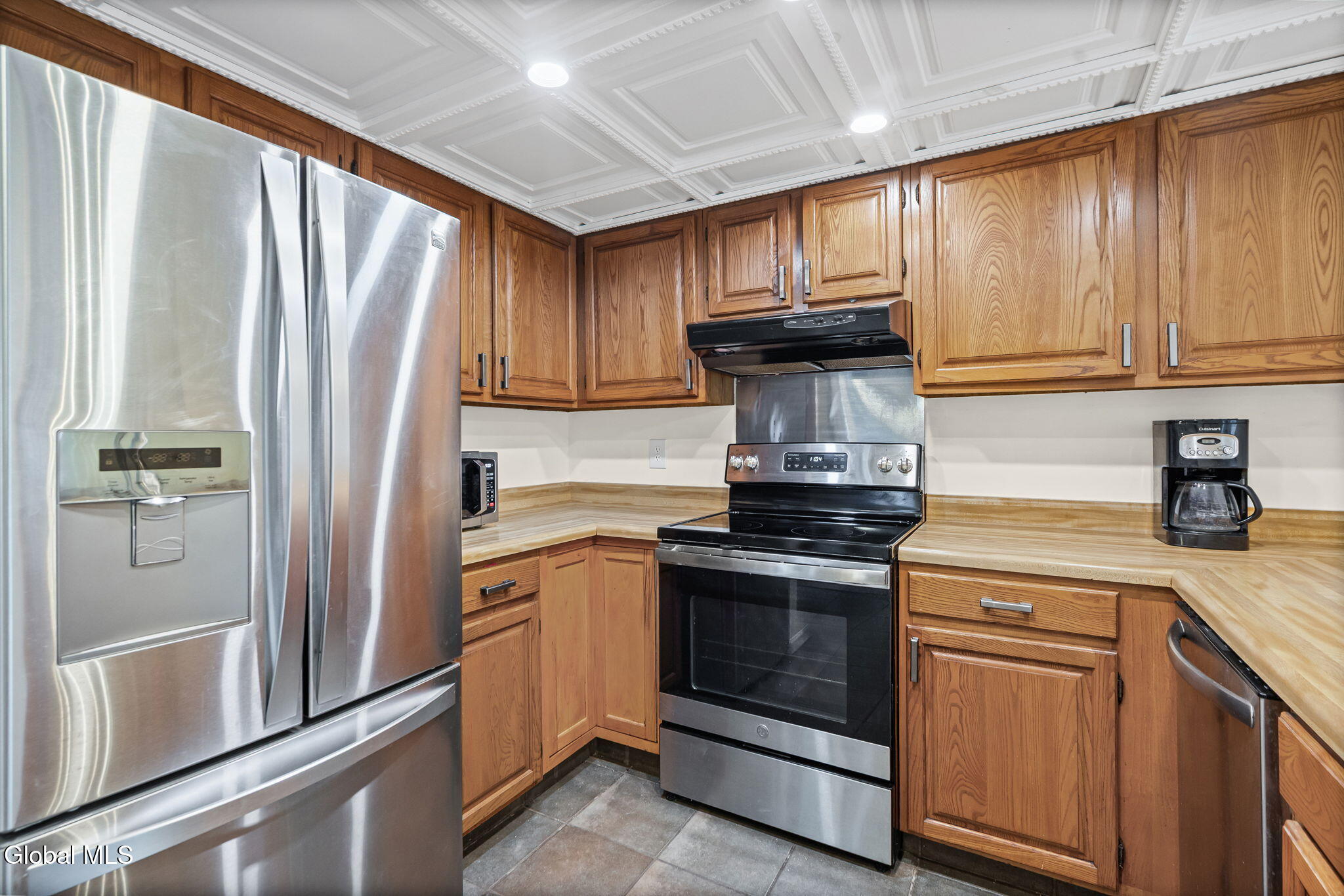 4 Oxford Road Bethlehem, NY 12159 - Photo 5 of 40 6-web-or-mls-4-oxford-rd