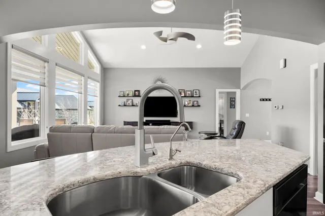 $500,000 | 11819 Distant Hills, Spencerville, IN 46788