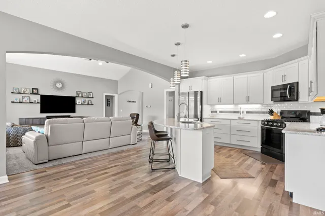 $500,000 | 11819 Distant Hills, Spencerville, IN 46788