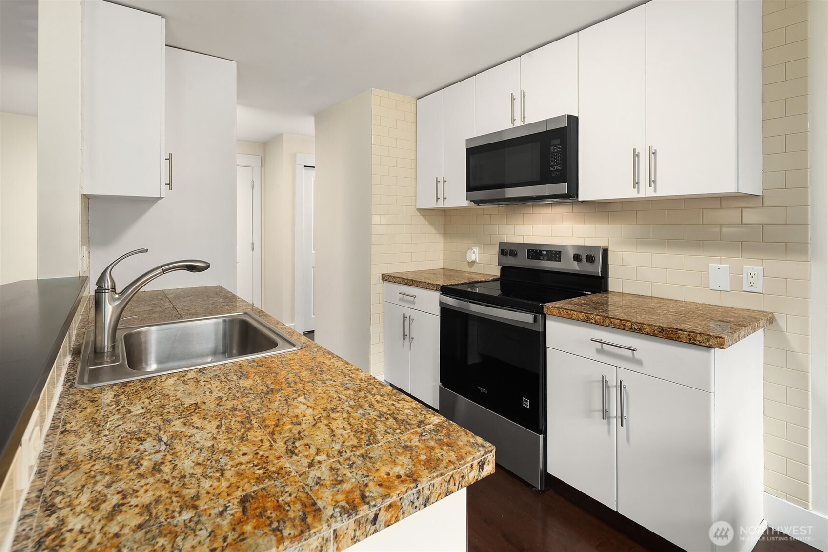 23015 Edmonds Way, Unit A110 Edmonds, WA 98020 - Photo 4 of 27