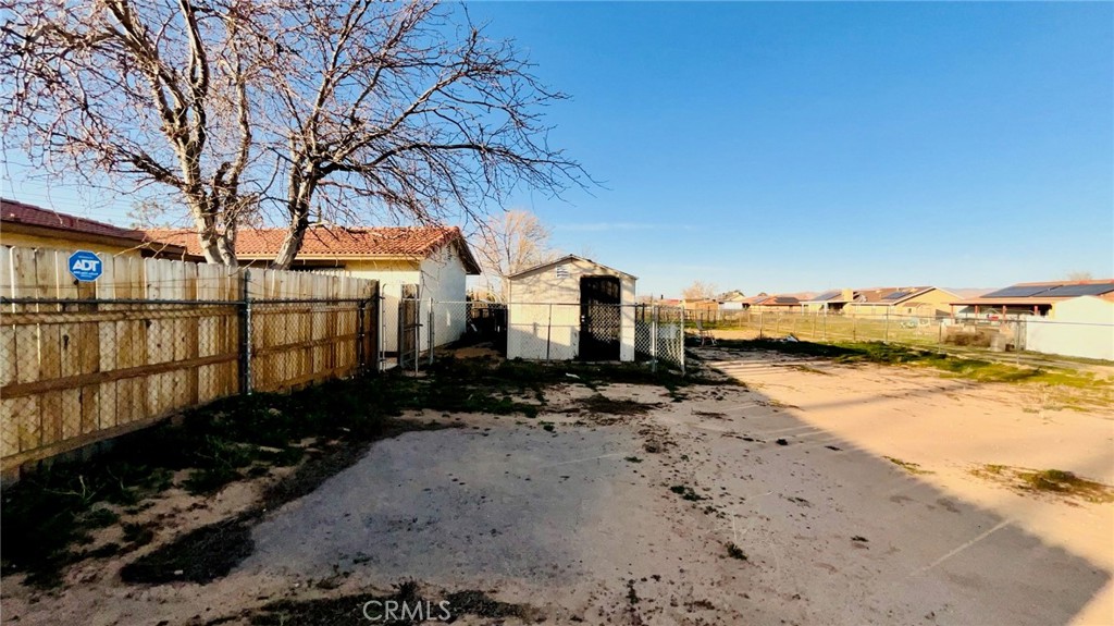 11911 Kiowa Road Apple Valley, CA 92308 - Photo 35 of 40 a view of a backyard of the house
