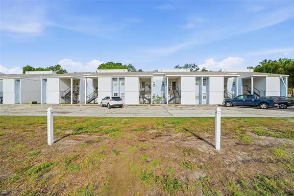 $1,950 | 3821 North Oak Drive, Unit J21, Tampa, FL 33611