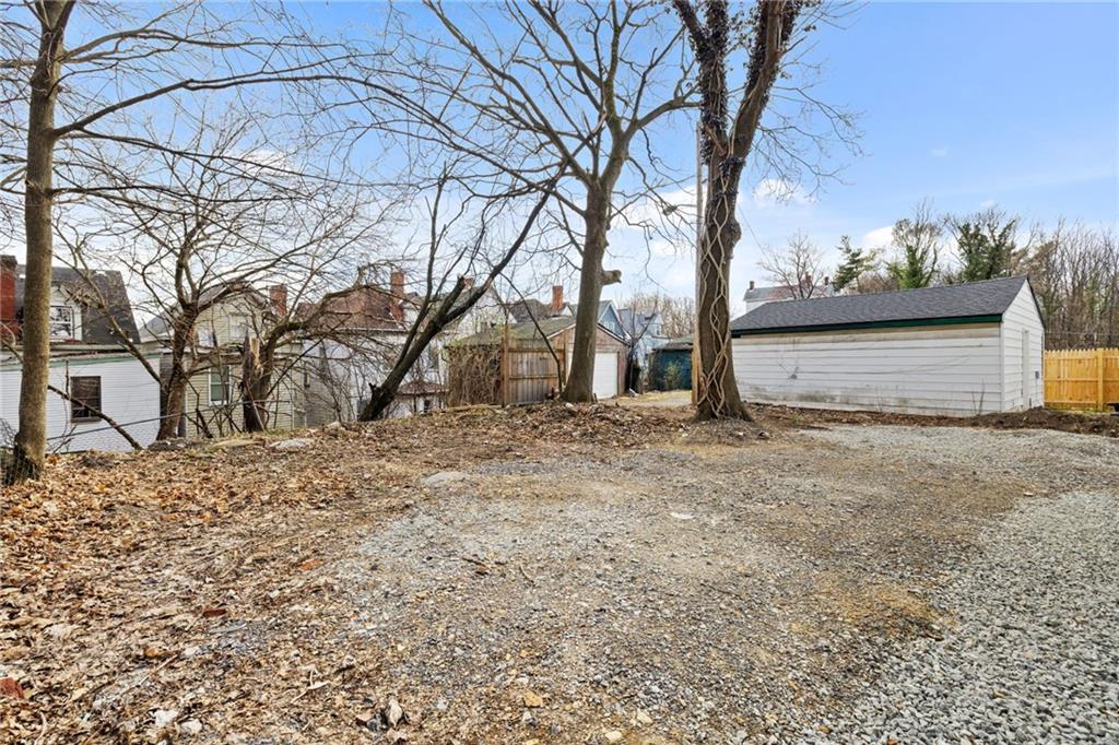 311 Elsdon Street Pittsburgh, PA 15214 - Photo 28 of 35 a view of backyard of the house