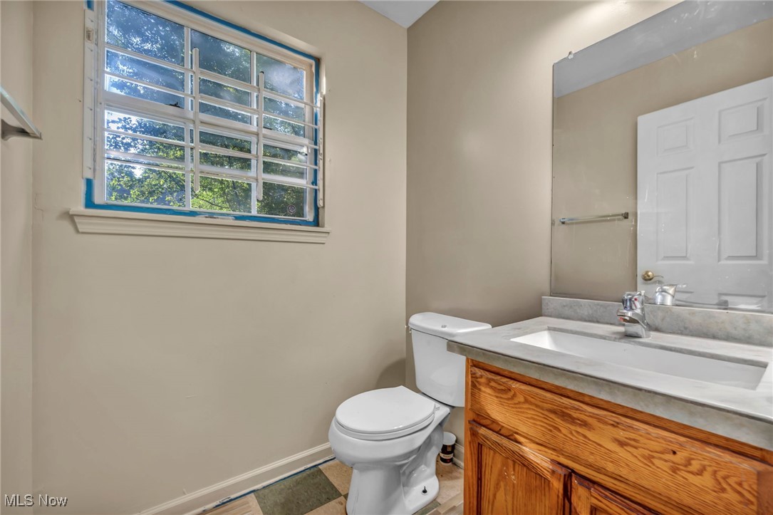 7011 Colfax Road Cleveland, OH 44104 - Photo 16 of 35