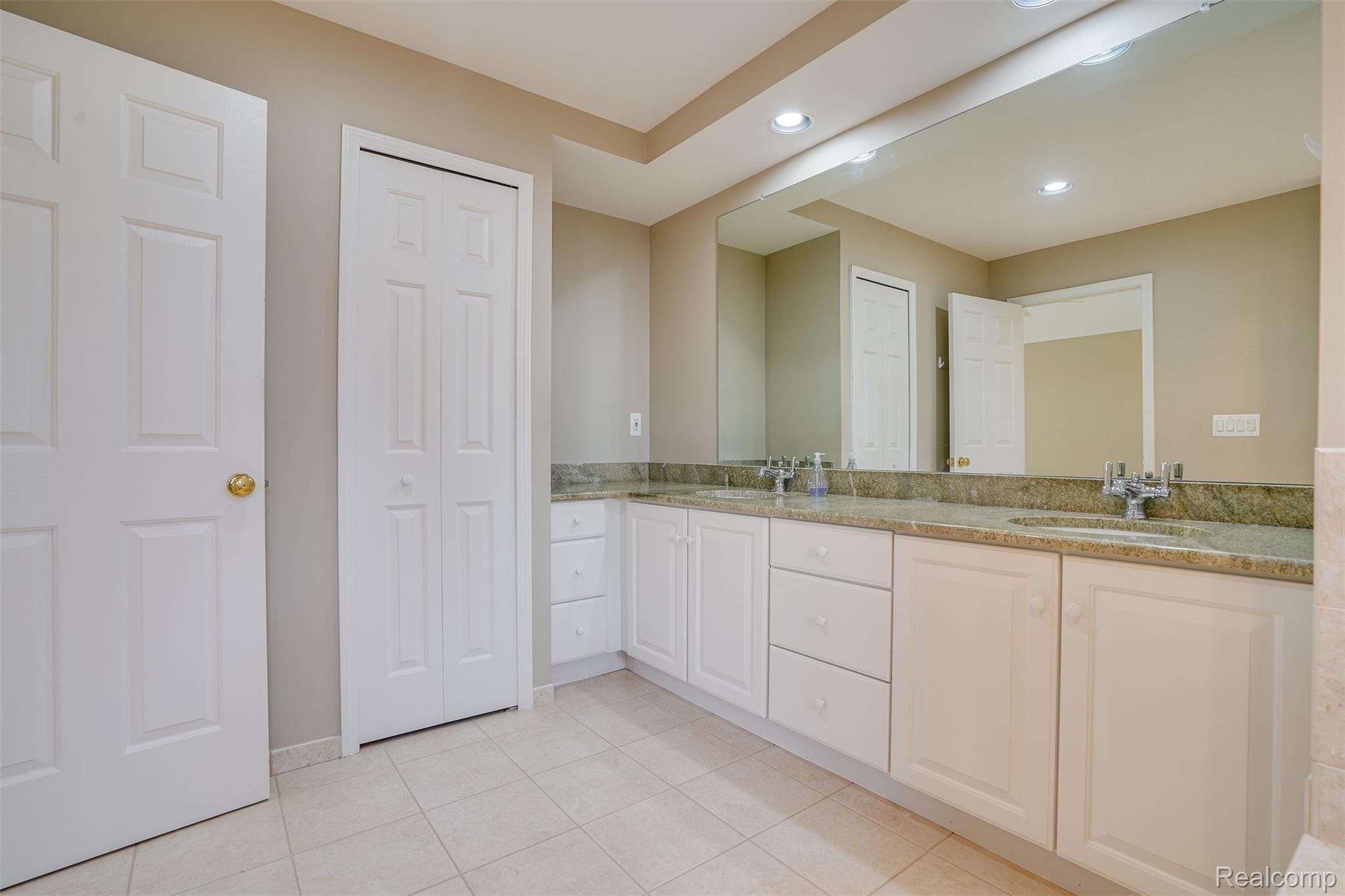 58041 Pheasant Ridge Washington, MI 48094 - Photo 20 of 62 DSC03593HDR.jpg
