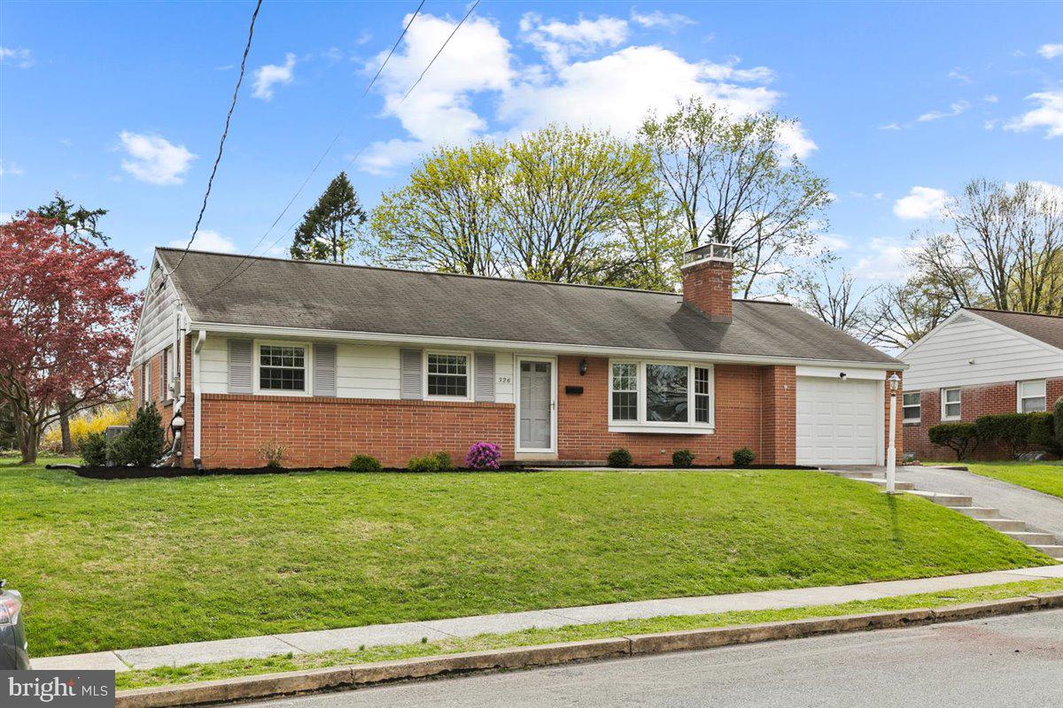 326 Gochnauer Avenue Lititz, PA 17543 - Photo 3 of 30