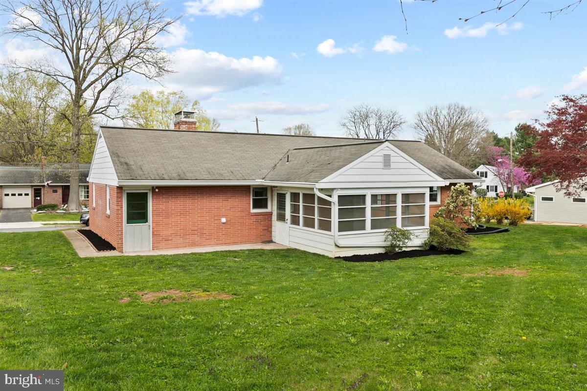 326 Gochnauer Avenue Lititz, PA 17543 - Photo 5 of 30