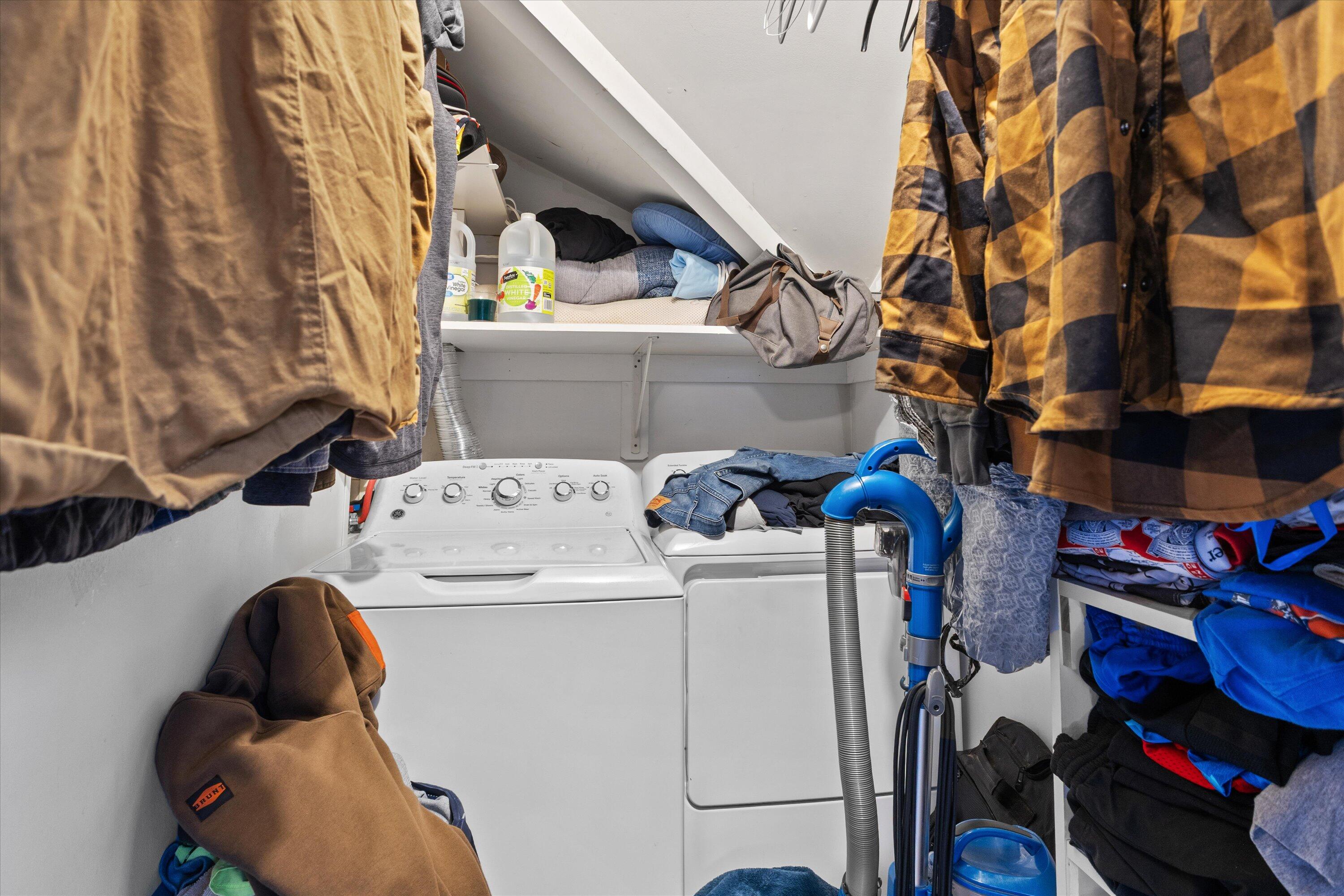 22727 126th Street Salem Lakes, WI 53104 - Photo 43 of 48 Laundry Guest House