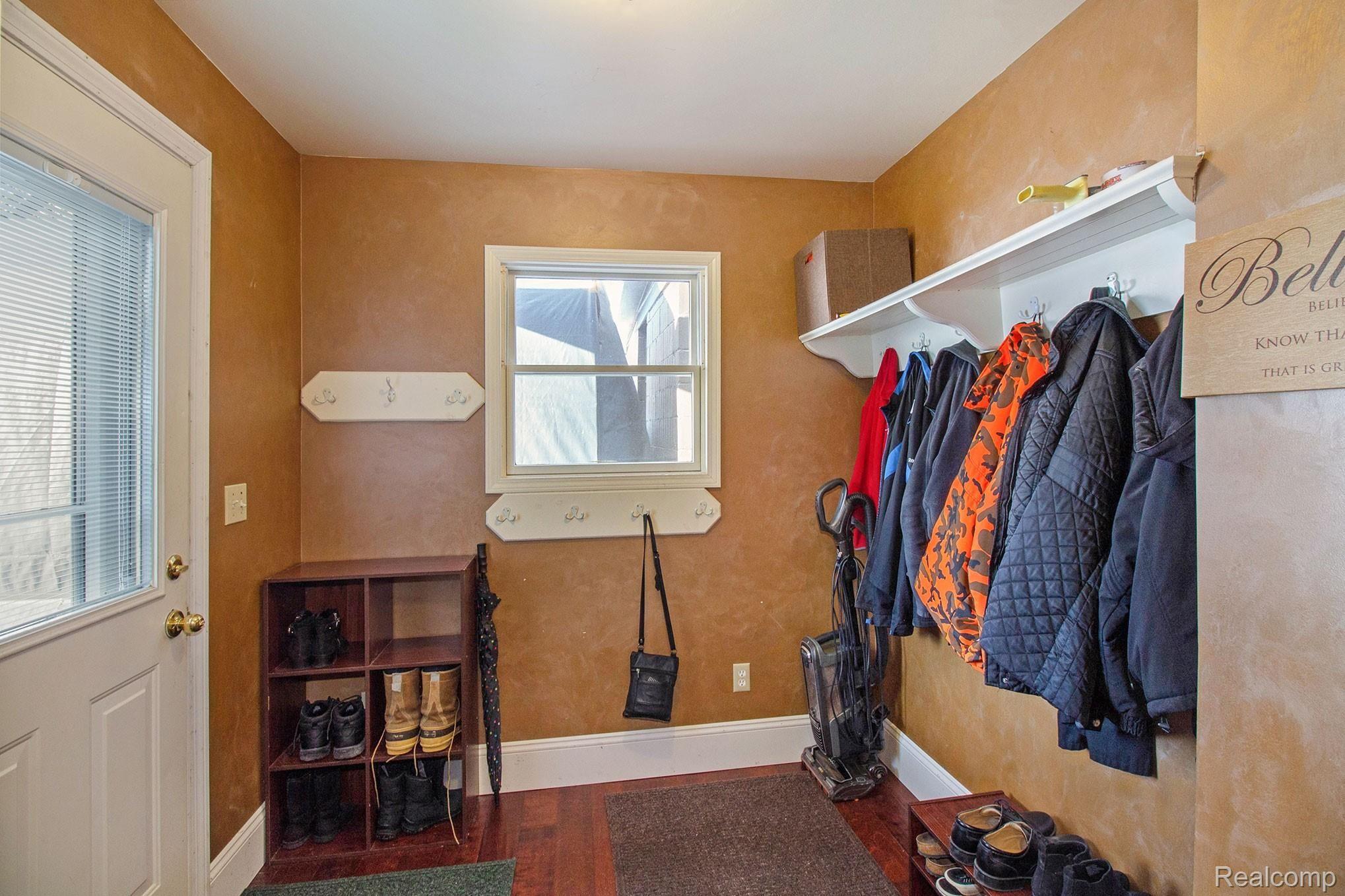 2107 Lannen Road Howell, MI 48855 - Photo 24 of 32 23 Mudroom.jpg