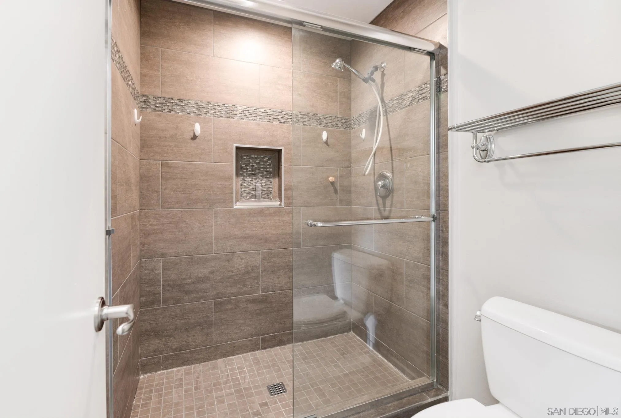 6775 Alvarado Road, Unit 21 San Diego, CA 92120 - Photo 13 of 27 a bathroom with a shower and toilet