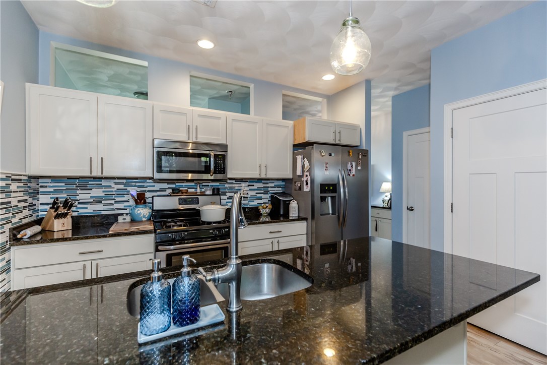 301 West Shore Road, Unit 10 Warwick, RI 02889 - Photo 11 of 28 Kitchen