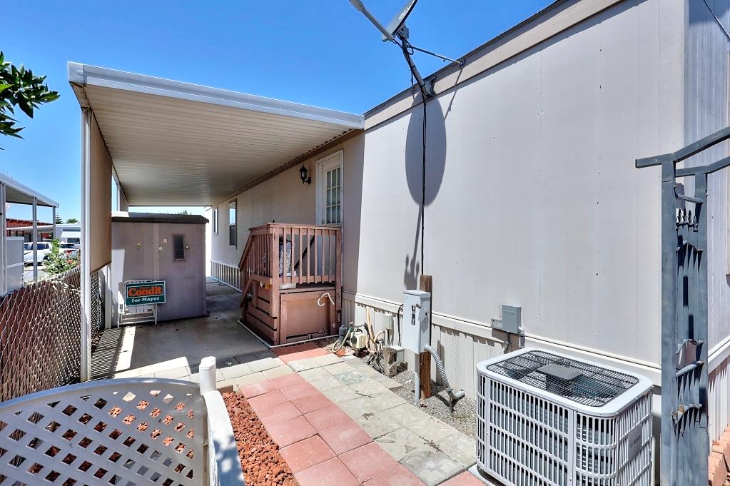 3506 Homestead Way Ceres, CA 95307 - Photo 31 of 39 a room with furniture