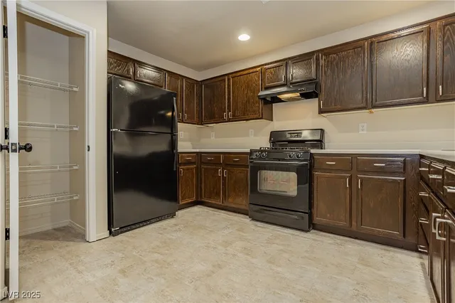 $2,000 | 3917 Bayamon Street, Las Vegas, NV 89129