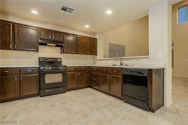 $2,000 | 3917 Bayamon Street, Las Vegas, NV 89129