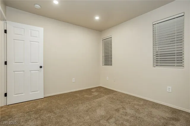 $2,000 | 3917 Bayamon Street, Las Vegas, NV 89129