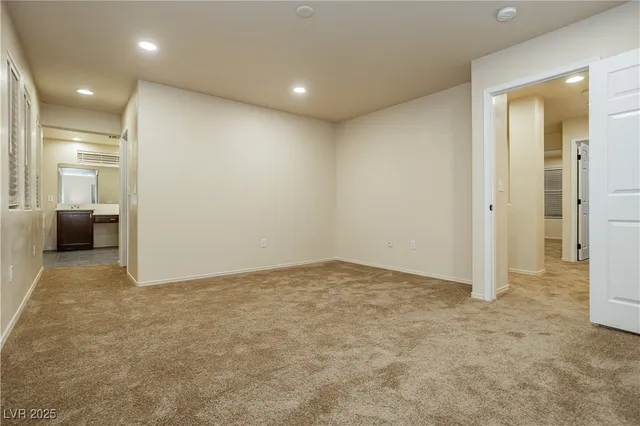 $2,000 | 3917 Bayamon Street, Las Vegas, NV 89129