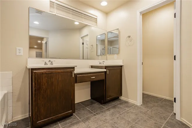 $2,000 | 3917 Bayamon Street, Las Vegas, NV 89129