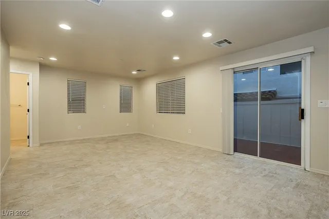 $2,000 | 3917 Bayamon Street, Las Vegas, NV 89129