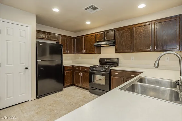 $2,000 | 3917 Bayamon Street, Las Vegas, NV 89129