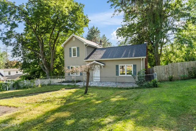 $275,000 | 5 Chester Court, Brunswick, NY 12182