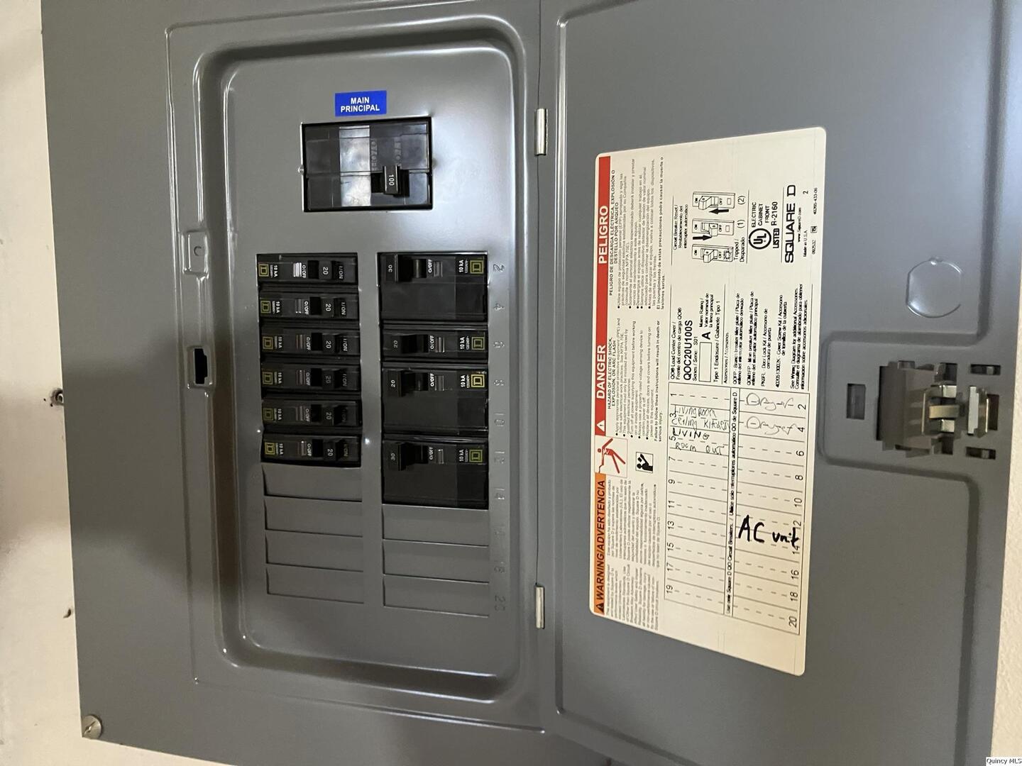 2415 Larch Road Quincy, IL 62301 - Photo 11 of 18 a picture of a door and a window