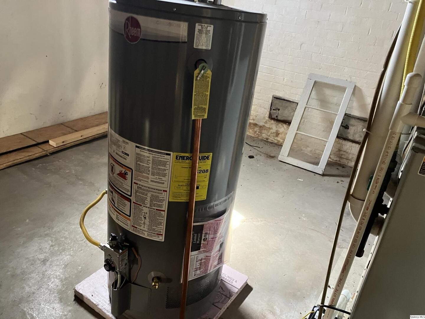 2415 Larch Road Quincy, IL 62301 - Photo 13 of 18 a view of entryway