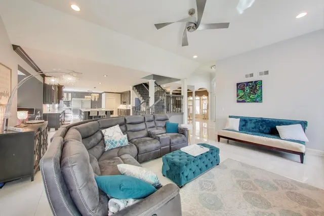 $734,900 | 7215 Inverway Drive, Lakewood, IL 60014