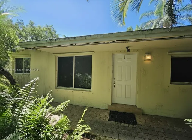 $950,000 | 10681 Southwest 47th Street, Davie, FL 33328