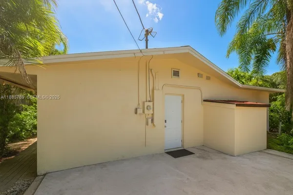 $849,000 | 10681 Southwest 47th Street, Davie, FL 33328