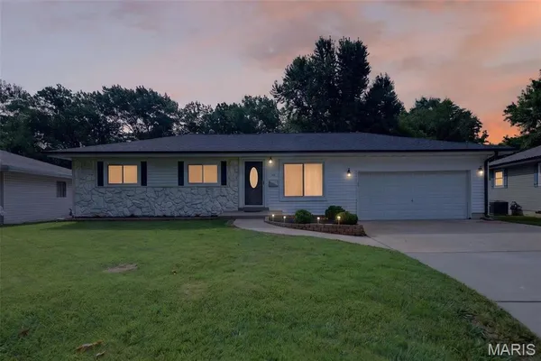 $279,900 | 38 Country Life Drive, O'Fallon, MO 63366
