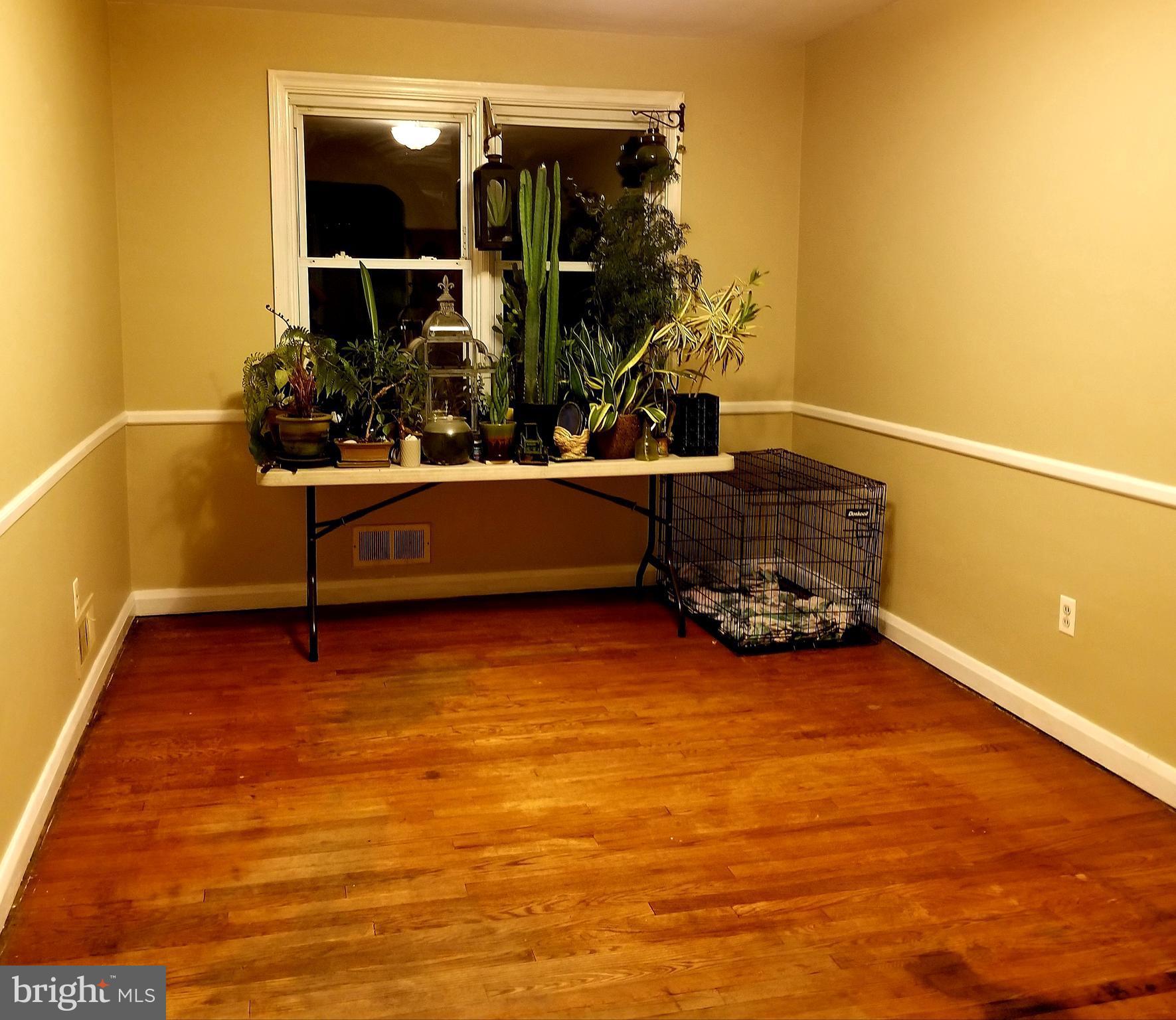 604 Braeside Road Baltimore, MD 21229 - Photo 3 of 13 Dining Room