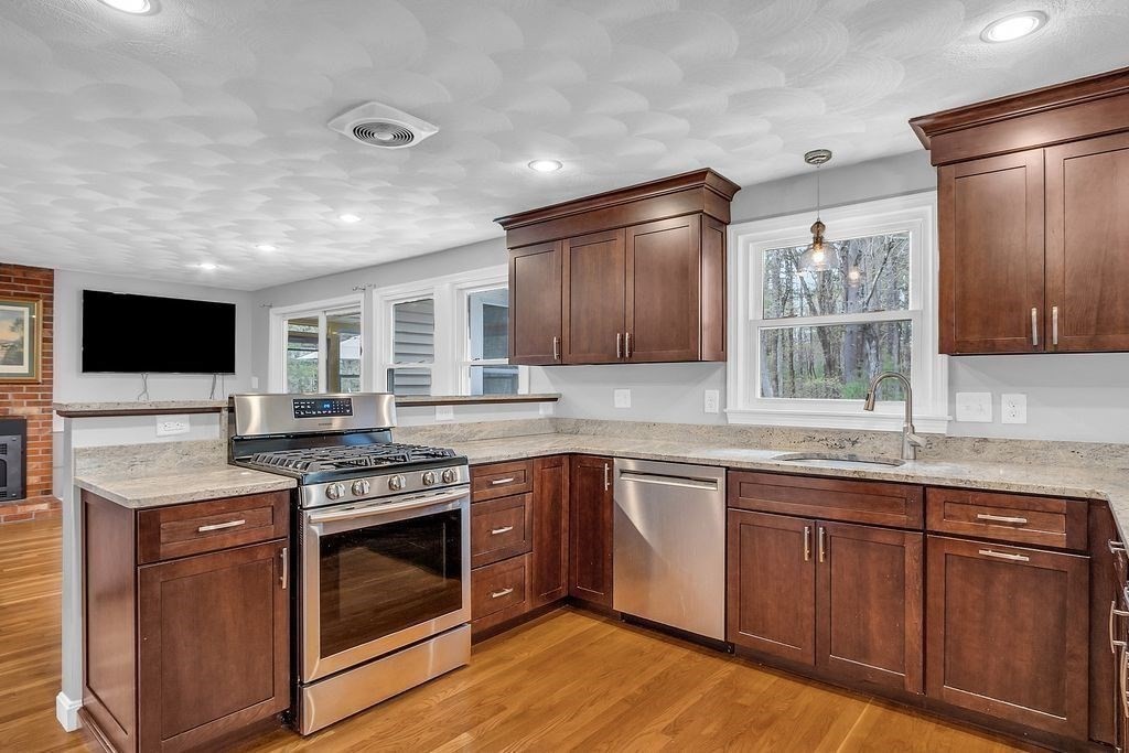 49 Sleigh Road Chelmsford, MA 01824 - Photo 8 of 39 Gallery Image 8