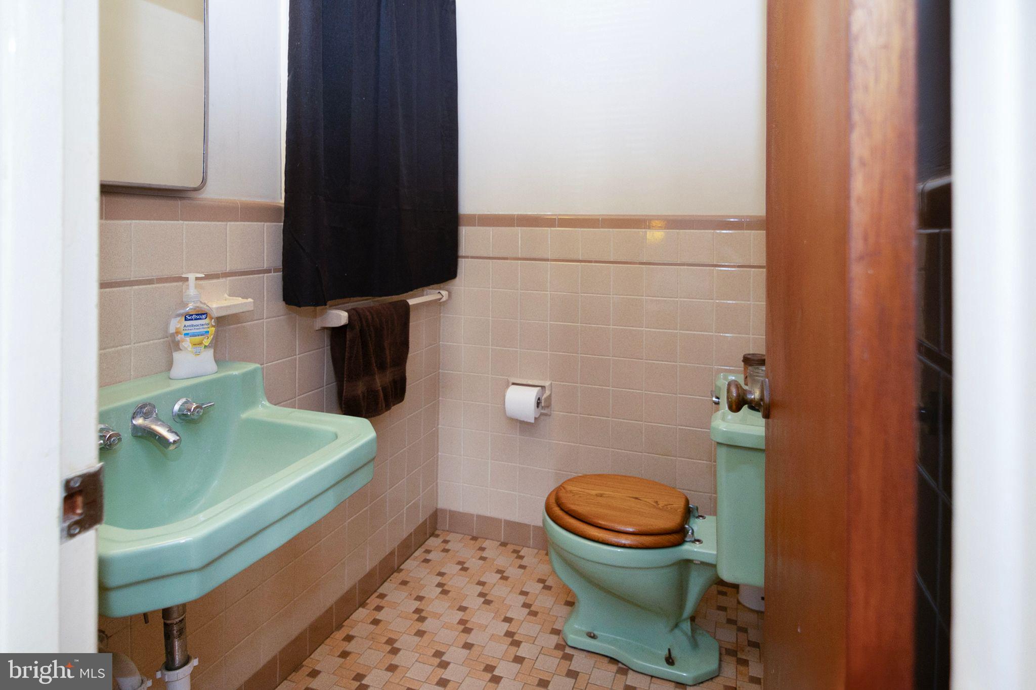 13 Cedarbrook Road Sicklerville, NJ 08081 - Photo 20 of 38 Master Bedroom: 1/2 Bath