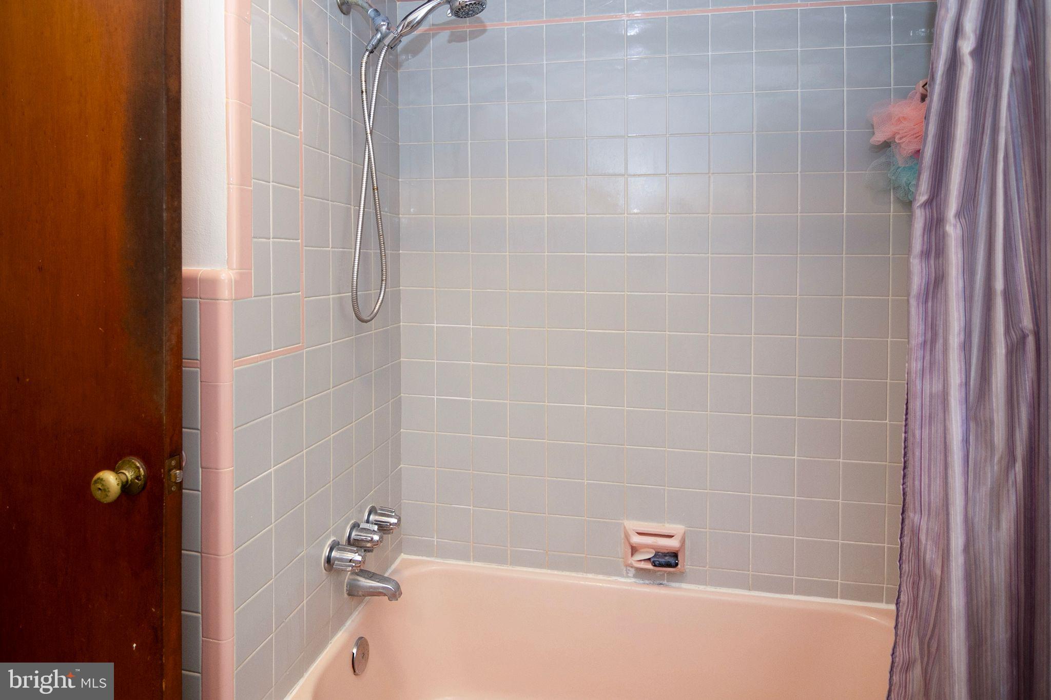 13 Cedarbrook Road Sicklerville, NJ 08081 - Photo 29 of 38 Tile Bathroom: Retro