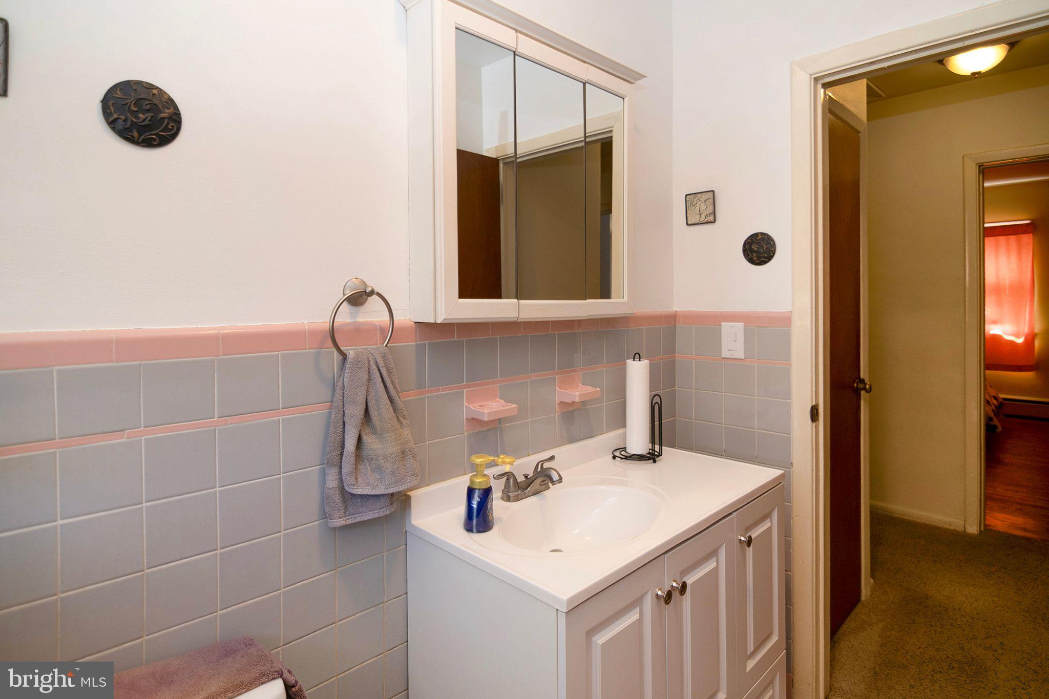 13 Cedarbrook Road Sicklerville, NJ 08081 - Photo 30 of 38 Main Bathroom