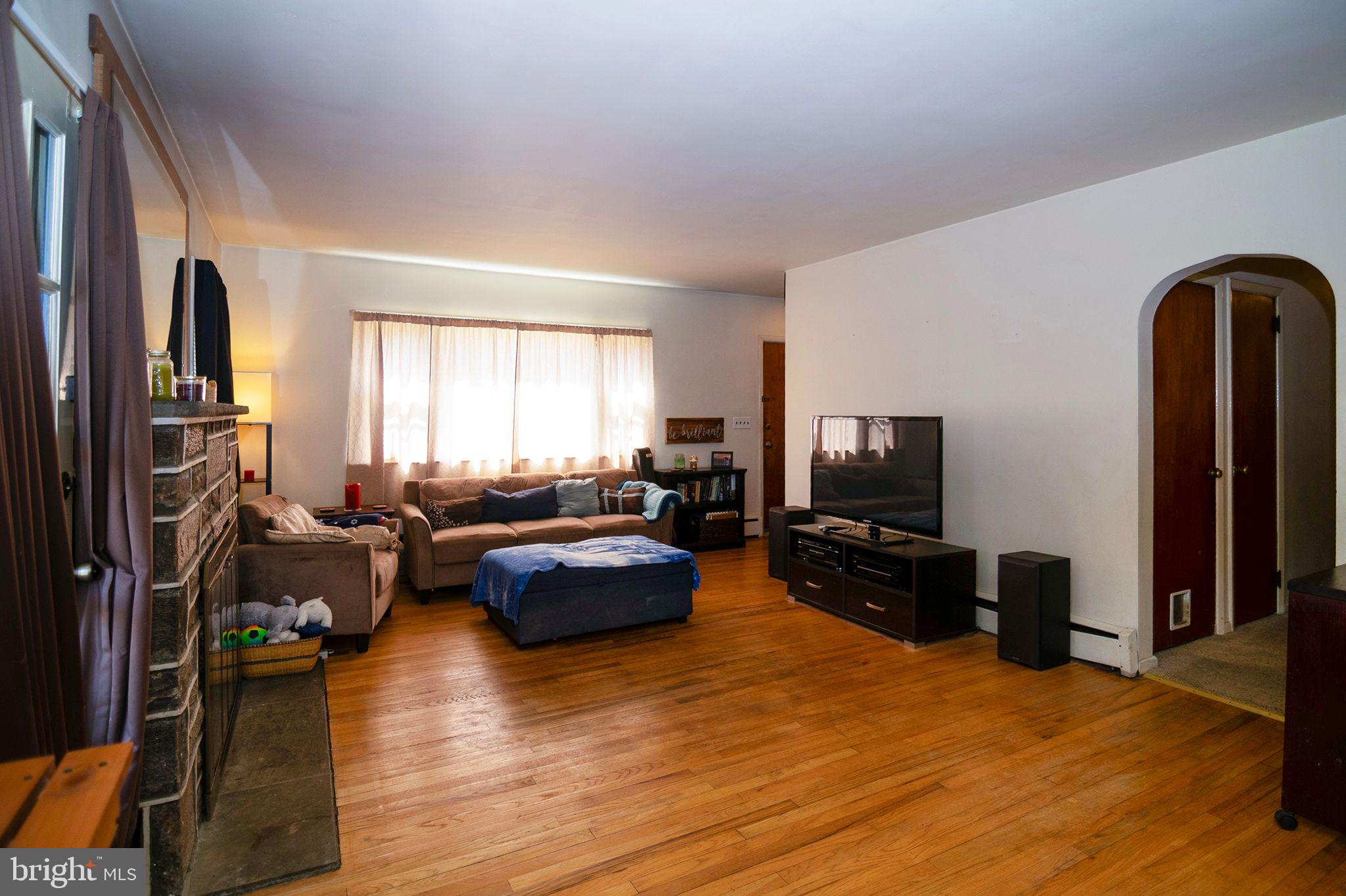 13 Cedarbrook Road Sicklerville, NJ 08081 - Photo 5 of 38 Living Room: Hardwood Floors