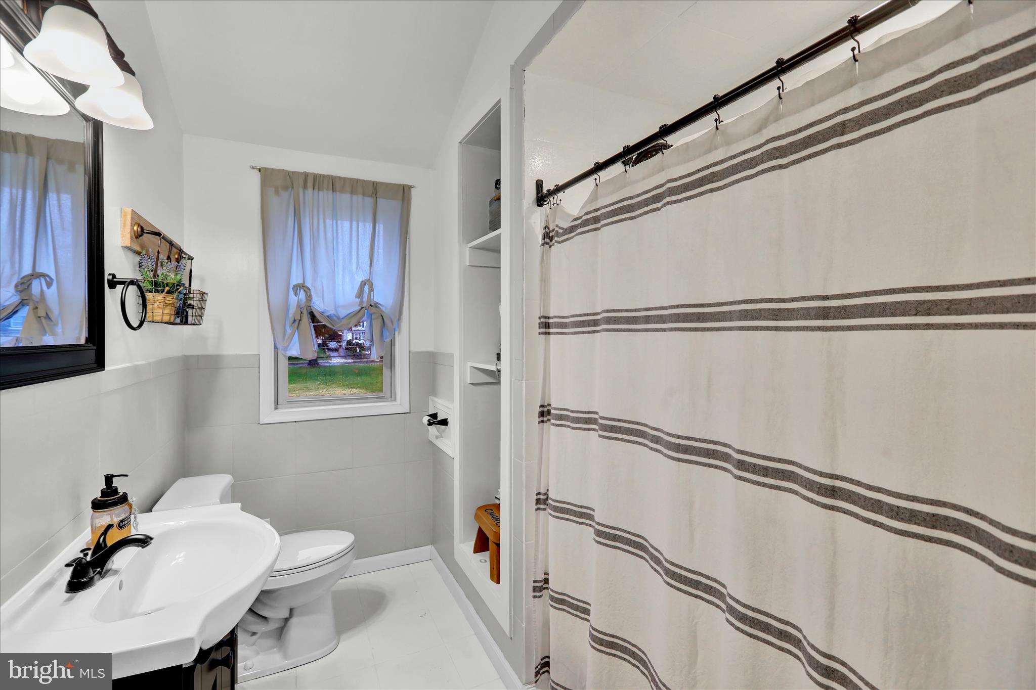 2152 Cleveland Avenue Reading, PA 19609 - Photo 22 of 34 Full Bath 2