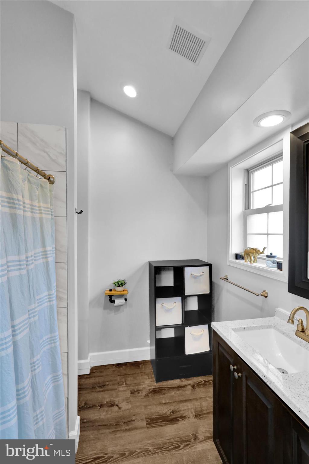 2152 Cleveland Avenue Reading, PA 19609 - Photo 27 of 34 Primary Bath