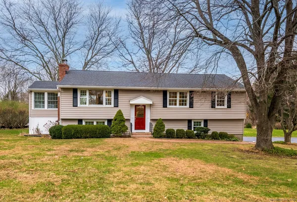 $899,000 | 7 Finch Drive, Ridgefield, CT 06877