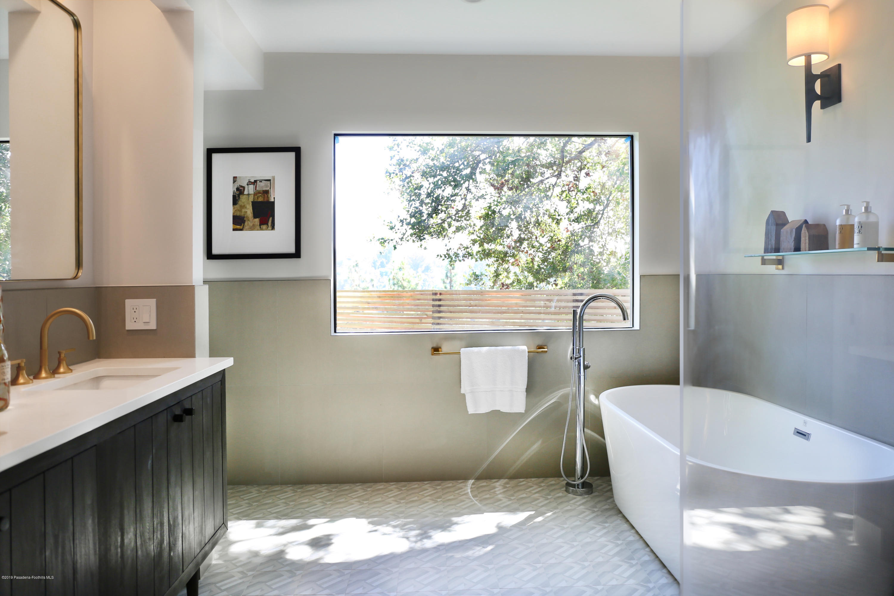 250 La Mirada Road Pasadena, CA 91105 - Photo 40 of 42 a bathroom with a sink and a bathtub