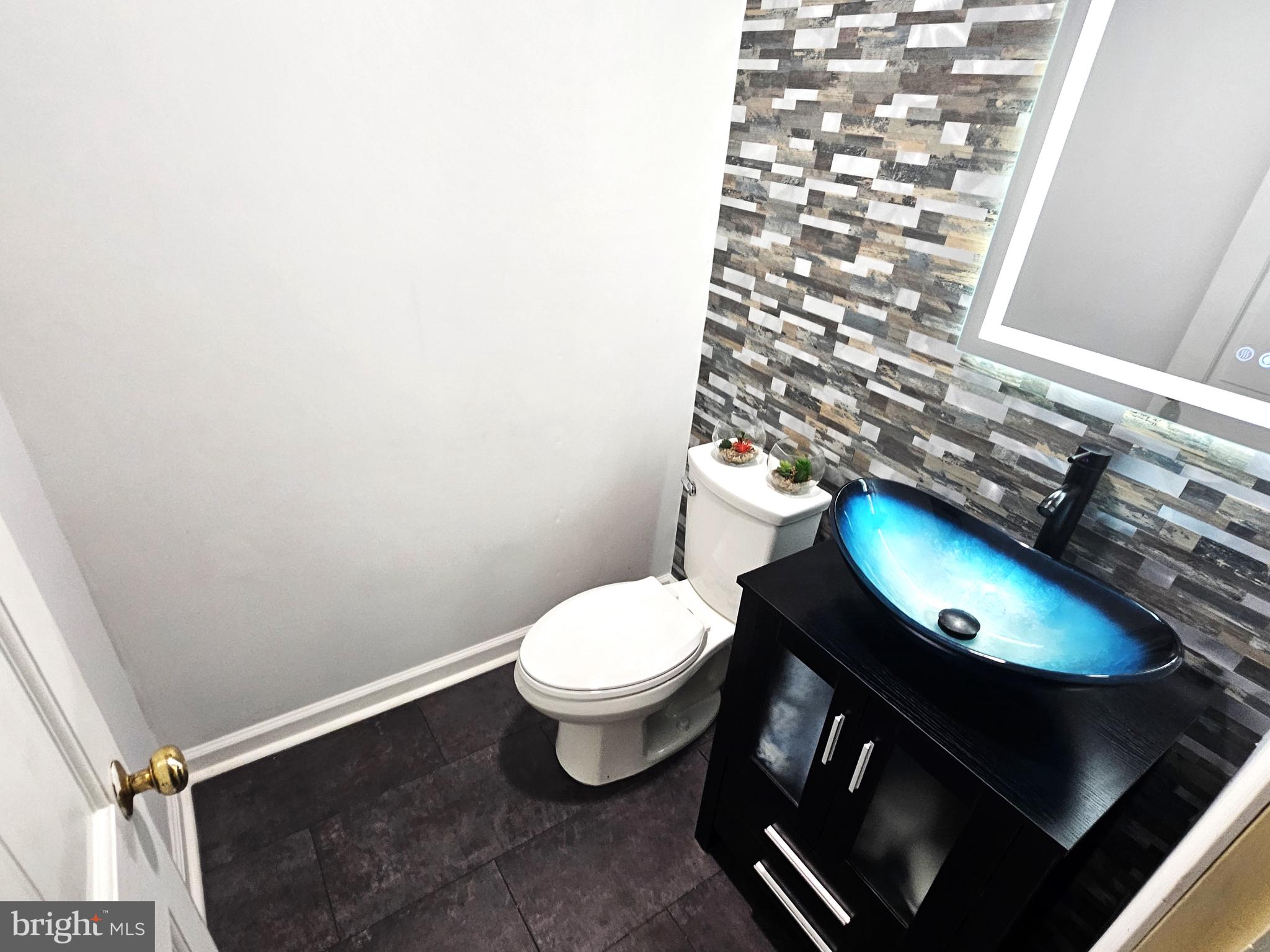 757 Auburn Mill Road Hockessin, DE 19707 - Photo 3 of 10 a bathroom with a toilet and a sink