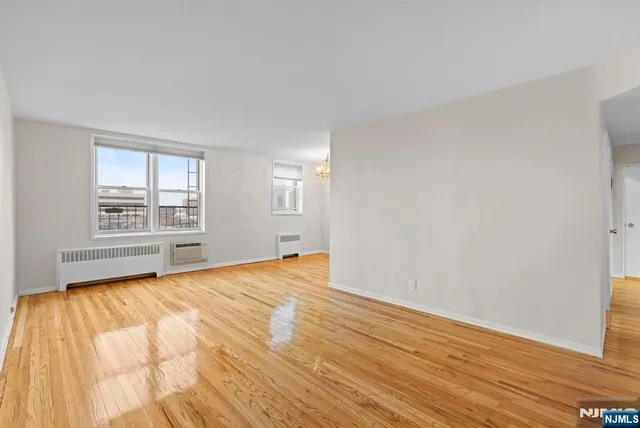 $2,300 | 2160 Center Avenue, Unit 5R, Fort Lee, NJ 07024