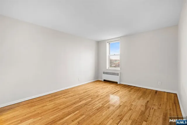 $2,300 | 2160 Center Avenue, Unit 5R, Fort Lee, NJ 07024