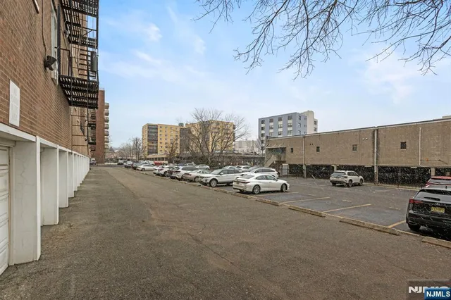 $2,300 | 2160 Center Avenue, Unit 5R, Fort Lee, NJ 07024