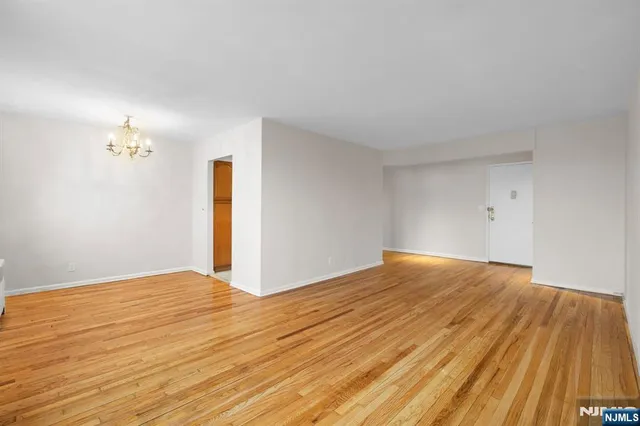 $2,300 | 2160 Center Avenue, Unit 5R, Fort Lee, NJ 07024