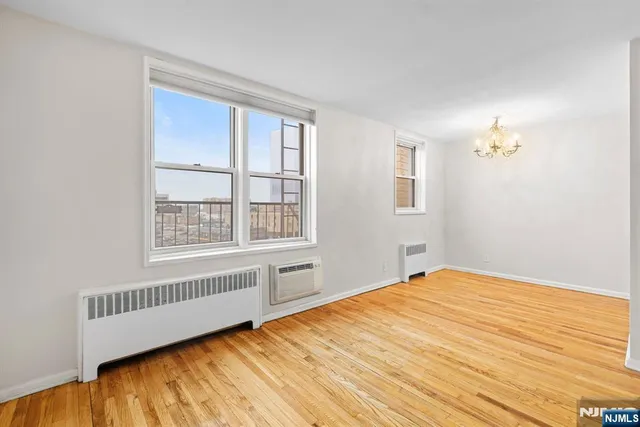 $2,300 | 2160 Center Avenue, Unit 5R, Fort Lee, NJ 07024